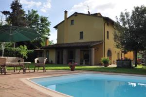 a house with a swimming pool in front of a house at B&B Il Casolare Di Bonci in Santa Maria a Monte +13 photos