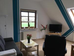 a living room with a couch and a table at Zwischen den Feldern in Brebel