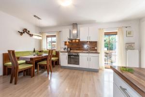 A kitchen or kitchenette at Sigmundhof