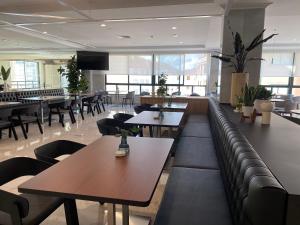 卡洛斯一世希尔加酒店餐厅或其他用餐的地方