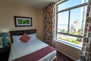 A bed or beds in a room at Gooderson Tropicana Hotel