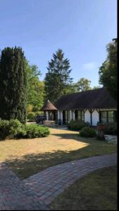 Zahrada ubytování Les Enclos Bed and Breakfast à 4 mn de Chantilly