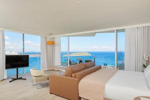 TV a/nebo společenská místnost v ubytování Meliá Calviá Beach