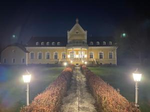 Gallery image of Rosenberg Kúria in Táplánszentkereszt +26 photos