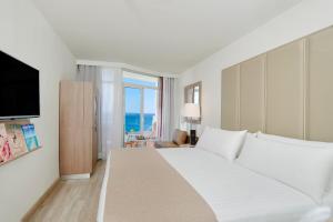 Postel nebo postele na pokoji v ubytování Meliá Calviá Beach