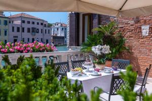 Vonkajšia záhrada v ubytovaní Ca' dei Cuori on the Grand Canal