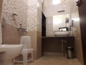 Ett badrum på Hotel Paradise inn