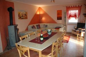 a living room with a table and a couch at Ferienhaus Albatros in Ostseebad Karlshagen