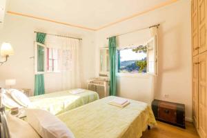 A bed or beds in a room at Lakka Seaview Apartments by Konnect