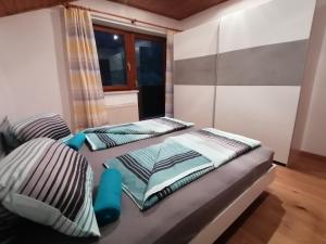A bed or beds in a room at Ferienwohnung Stiegengraben