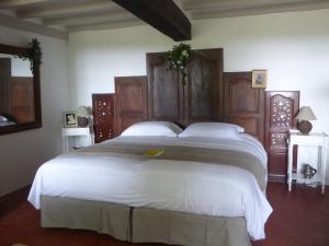 Katil atau katil-katil dalam bilik di Orfea s home - maison de charme, Lyons-la-Forêt, accès direct forêt