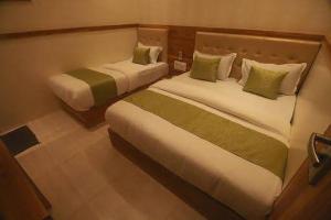 Postel nebo postele na pokoji v ubytování Hotel Al Madina palace