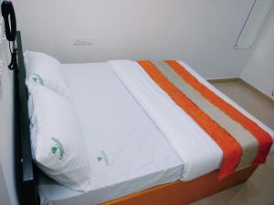 Postel nebo postele na pokoji v ubytování GREEN LINE RESIDENCY