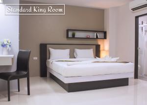 a bedroom with a bed and a chair in it at Thongmanee Hotel in Hat Yai +33 photos
