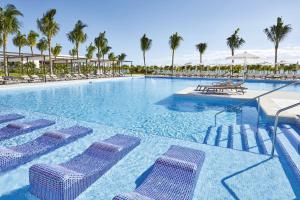 Bazén v ubytování Riu Palace Costa Mujeres - All Inclusive nebo v jeho okolí