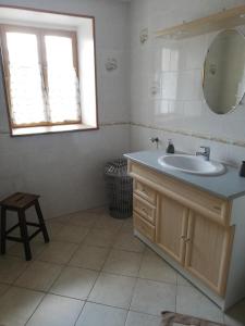 a bathroom with a sink and a mirror at le vieux chêne in Parois