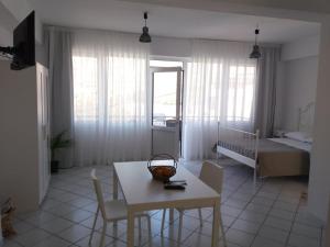 Posteľ alebo postele v izbe v ubytovaní Beach View Matala