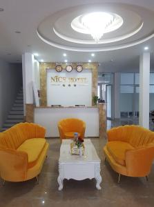 Lobby o reception area sa Onhotel Nice Buôn Ma Thuột