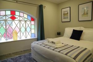 a bedroom with a bed and a stained glass window at Douro Prime Downtown in Vila Nova de Gaia