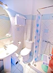 A bathroom at Hotel Blue Sea