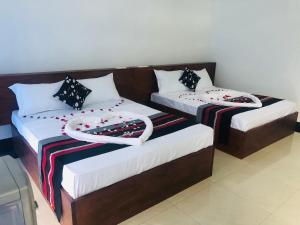 Säng eller sängar i ett rum på Boo Kirinda Holiday Resort