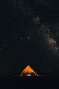 a night scene with a sky background at Wander Camp Grand Canyon in Valle