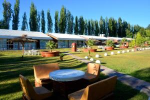 Un jardín fuera de Sesma Excelencia en Cabañas
