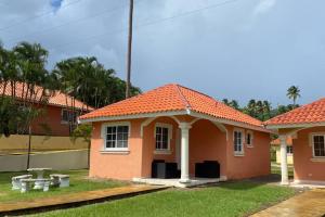 Gallery image of Villa frente al mar en primera línea de playa in Los Róbalos