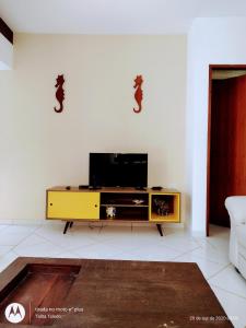 A television and/or entertainment centre at Recanto Canoa Pequena