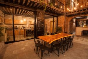 a dining room with a wooden table and chairs at UNAMORADA in Querétaro