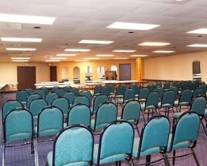 Οι επιχειρηματικές εγκαταστάσεις ή/και οι αίθουσες συνεδριάσεων στο University Inn & Suites