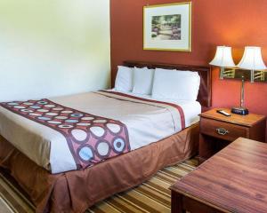 Ένα ή περισσότερα κρεβάτια σε δωμάτιο στο Rodeway Inn Florence - Cincinnati South