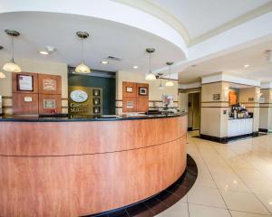 a large lobby with a bar in a hotel at Comfort Suites in Elizabethtown