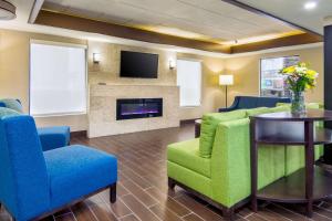 a living room with a couch and chairs and a fireplace at Comfort Inn Acworth - Kennesaw Northwest in Acworth