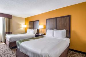 Postel nebo postele na pokoji v ubytování Quality Inn