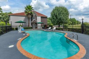 a large swimming pool in a parking lot at Quality Inn & Suites Longview I-20 in Longview