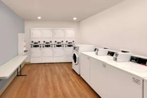 Fotografie z fotogalerie ubytování WoodSpring Suites Las Colinas - Northwest Dallas v destinaci Irving