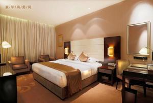 Postel nebo postele na pokoji v ubytování Ritan Hotel Downtown Beijing
