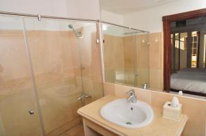 Ванна кімната в Carlton Luxury Villa