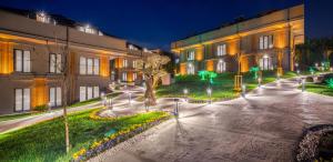 Um jardim em MENALO HOTEL PREMIUM ISTANBUL AIRPORT