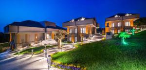 Um jardim em MENALO HOTEL PREMIUM ISTANBUL AIRPORT