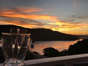 eine Trophäe auf einem Balkon mit Seeblick in der Unterkunft Knysna Heads Private Suite in Knysna