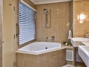 Urangan2 BDR Apt WiFi Pool parking Spa Hervey Bay的相册照片