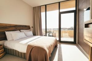 מיטה או מיטות בחדר ב-מלון אבן דרך 