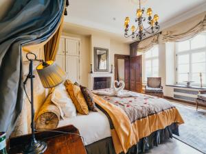 Een bed of bedden in een kamer bij Chateau d'Urspelt
