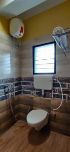 A bathroom at Coral Shelters Mattuthavani