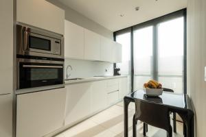 Kuchyň nebo kuchyňský kout v ubytování DUPARC Contemporary Suites