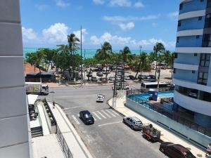 Afbeelding uit fotogalerij van NA BEIRA MAR DE PAJUCARA- EDIF NEO- APARTAMENTO QUARTO E SALA- TEM VARANDA - VISTA LATERAL DO MAR- RUA JULIO PLECH FILHO 60 ESQUINA COM AVENIDA DOUTOR ANTONIO GOUVEIA - CONSUMO ELETRICO É PAGO No CKECK-OUT 1KWH É 1,35 REIAS in Maceió