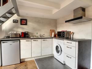 Кухня или мини-кухня в Cosy studio Perpignan
