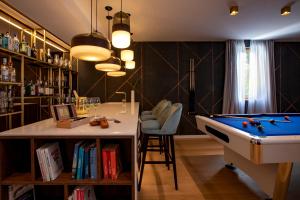 Biliardový stôl v ubytovaní Villa T Dubrovnik - Wellness and Spa Luxury Villa with spectacular Old Town view